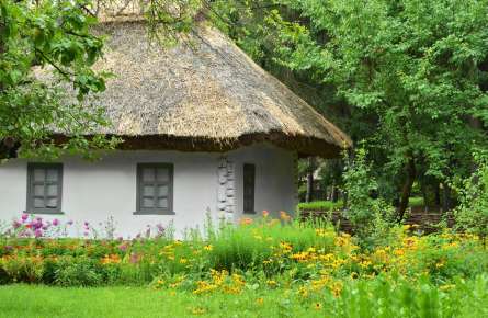 Фотообои домик с соломенной крышей