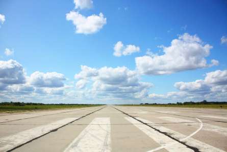 Фотообои небо над взлетной полосой