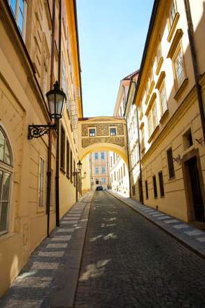 Фотообои Узкая улица старого города Фотообои Узкая улица старого города