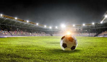 Фотошпалери м'яч на футбольному полі Фотошпалери м'яч на футбольному полі