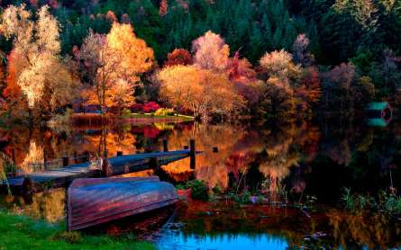 Фотообои Под осень, лодка