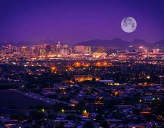 Фотошпалери місяць над містом 20851