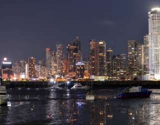 Фотошпалери яхти в місті 21056