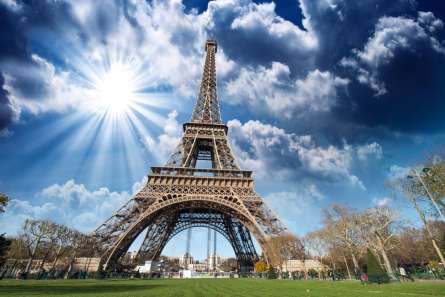 Фотошпалери сонце над Ейфелевою вежею Фотошпалери сонце над Ейфелевою вежею