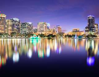 Фотошпалери різдвяний місто над водою 20846