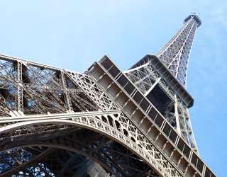 Фотошпалери внизу Ейфелевої вежі 21321