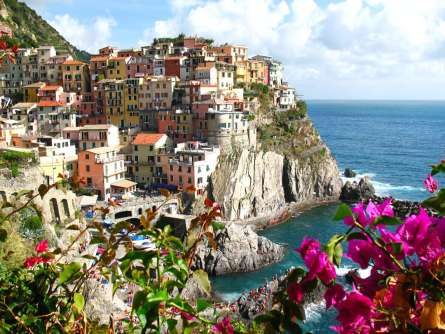 Фотошпалери Місто на скелі біля моря Фотошпалери Місто на скелі біля моря