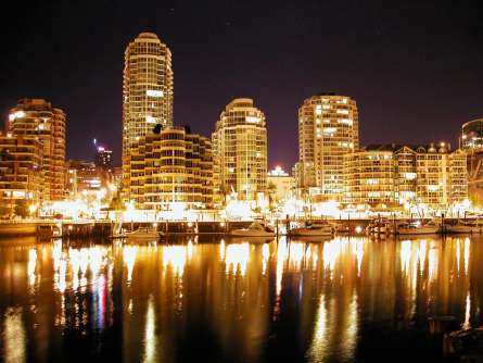 Фотошпалери Яскрава нічна набережна